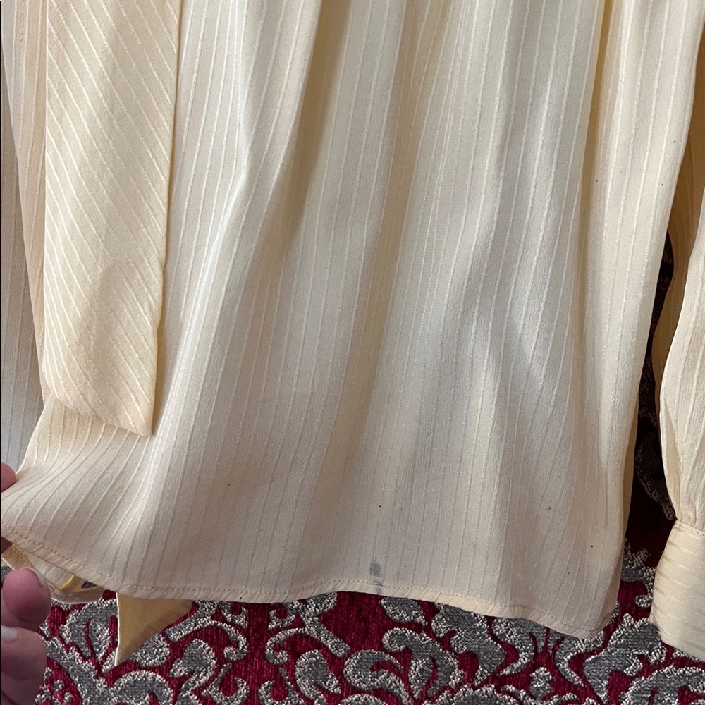 Gorgeous Vintage Silk Butter Yellow Blouse with Tie - Picture 7 of 7